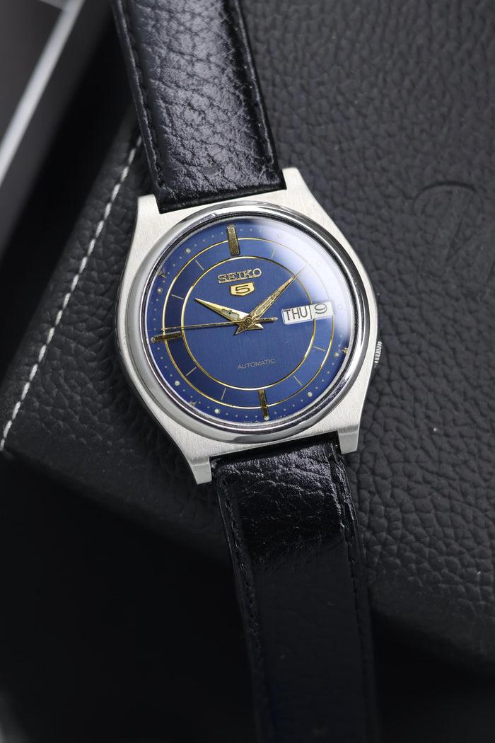 (Super Rare) 1982 Seiko 5 Blue Motif Dial - Automatic Vintage Watch (Pre Owned) - SE798