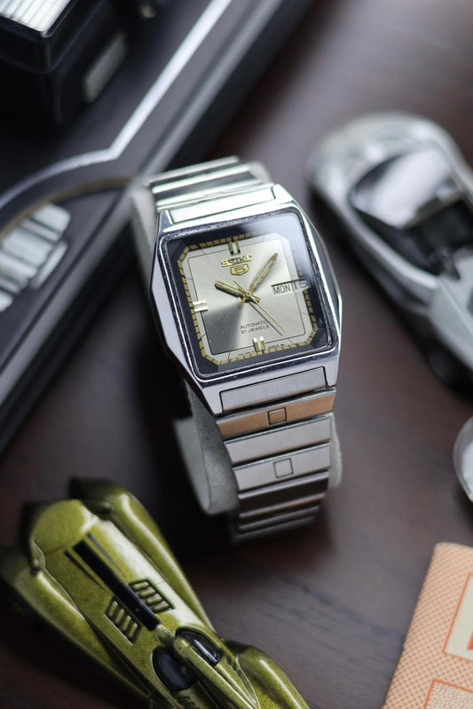 (Super Rare) 1984 Seiko 5 Silver TV Dial - Automatic Vintage Watch (Pre Owned) - SE538