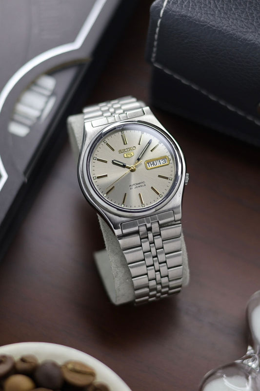 Seiko 5 Silver Sunray Dial - Automatic Vintage Watch (Pre Owned) - SE452
