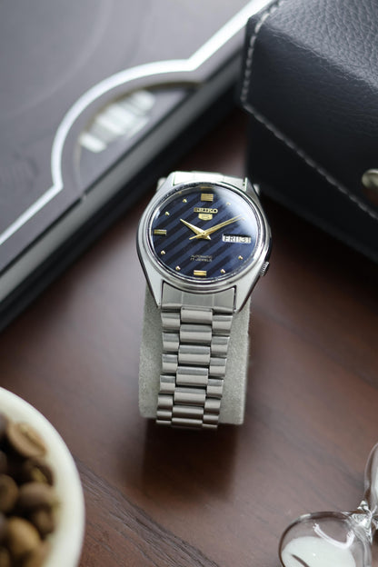 (Super Rare) 1982 Seiko 5 Blue Motif Dial - Automatic Vintage Watch (Pre Owned) - SE462