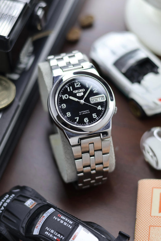 Seiko 5 Black Field Dial with Glass Back - Automatic Vintage Watch (Pre Owned) - SE521