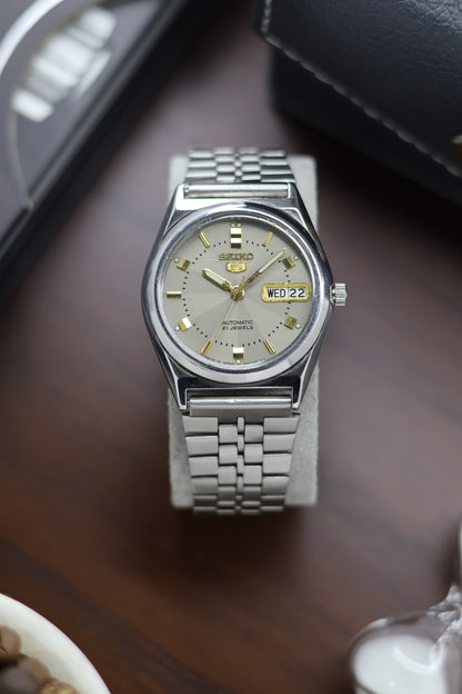 Seiko 5 Grey Motif Dial - Automatic Vintage Watch (Pre Owned) - SE454