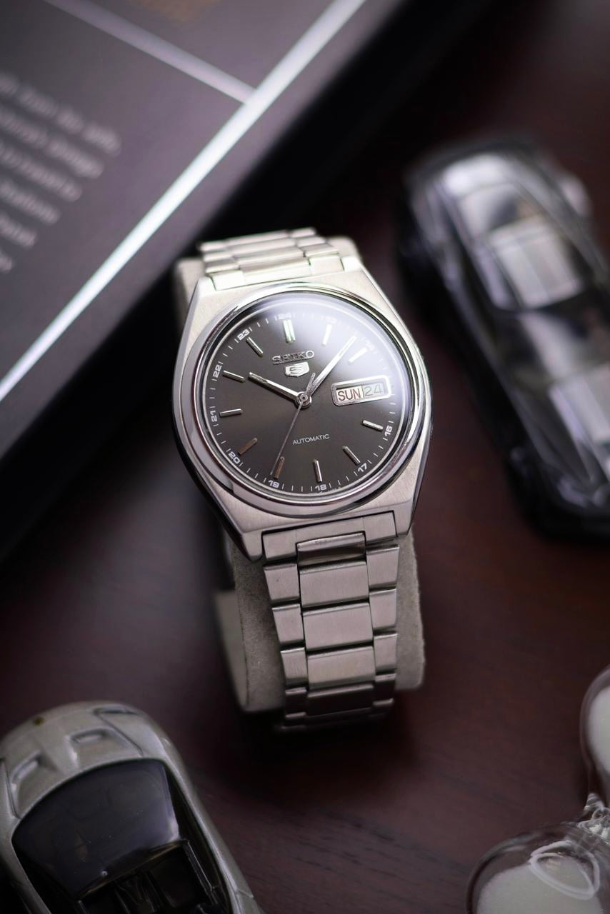 1986 Seiko 5 Black Sunray Dial - Automatic Vintage Watch (Pre Owned) - SE532