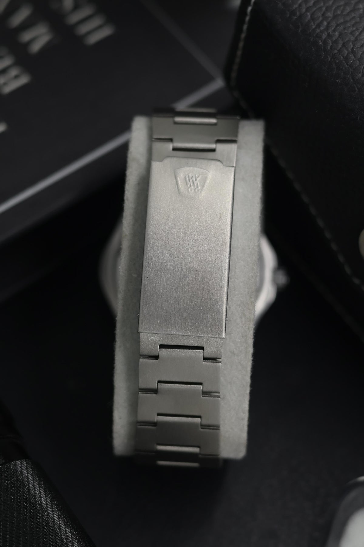 (Extremely Rare) TAG HEUER Professional 2000 Diver Silver Sunray with Mercedes Hands - Swiss Vintage Watch (Pre Owned) - SE801