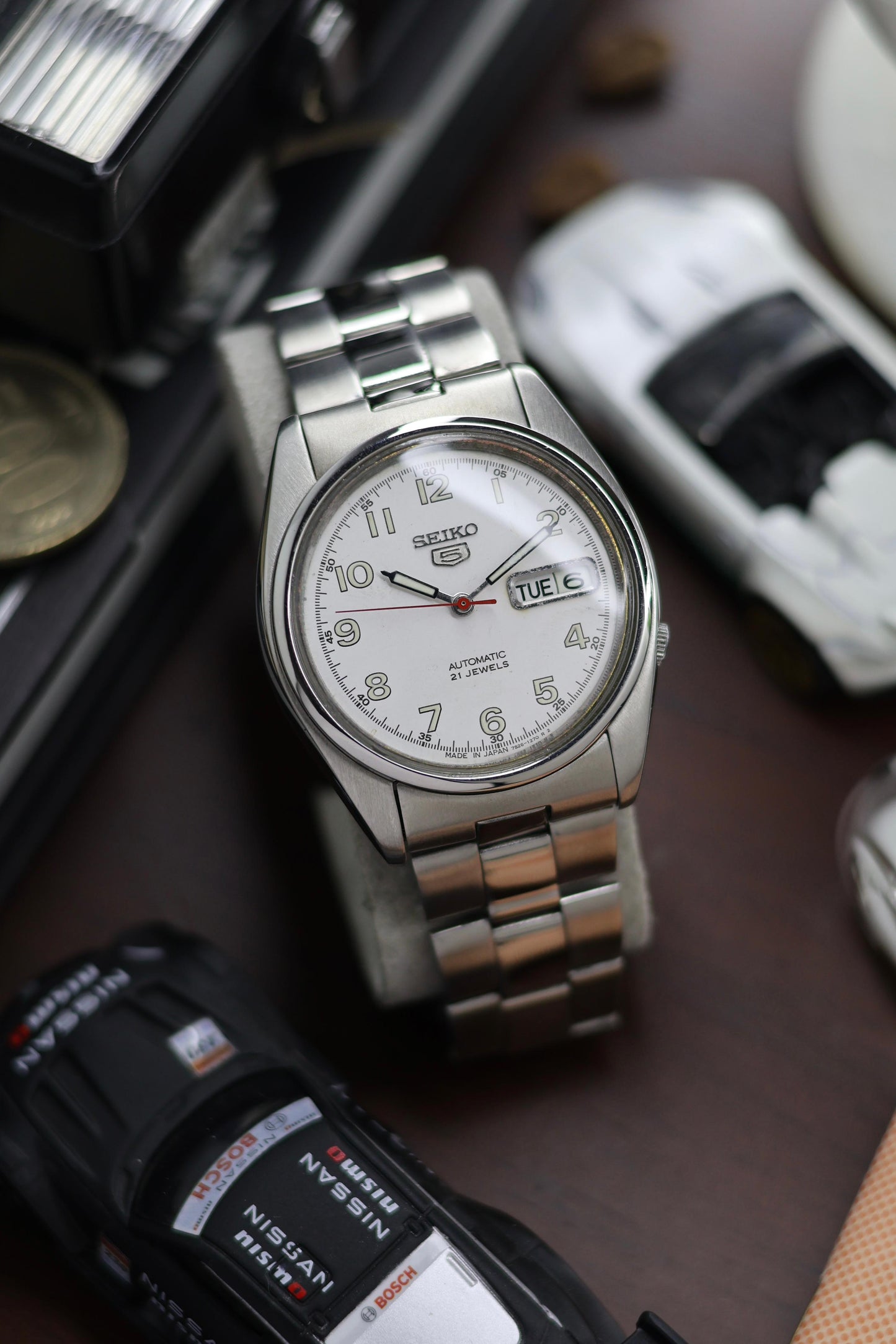 Seiko 5 White Field Dial with Glass Back - Automatic Vintage Watch (Pre Owned) - SE520