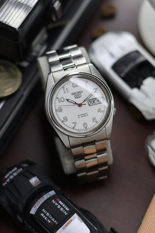 Seiko 5 White Field Dial with Glass Back - Automatic Vintage Watch (Pre Owned) - SE520
