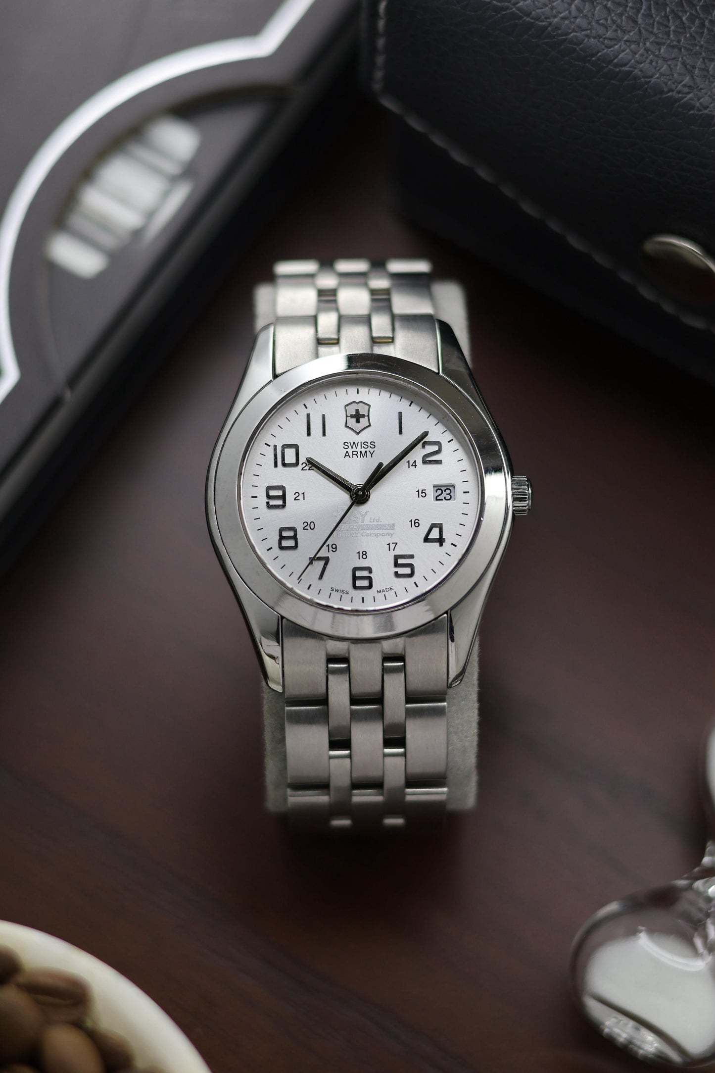 (Super Rare) Victorinox Swiss Army Alliance White Dial with Solid Links and Butterfly Clasp Bracelet (Pre Owned) - A351