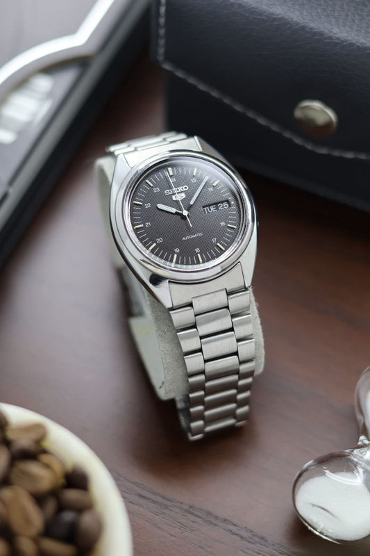 (Super Rare) 1985 Seiko 5 Black Guilloche Dial - Automatic Vintage Watch (Pre Owned) - SE419