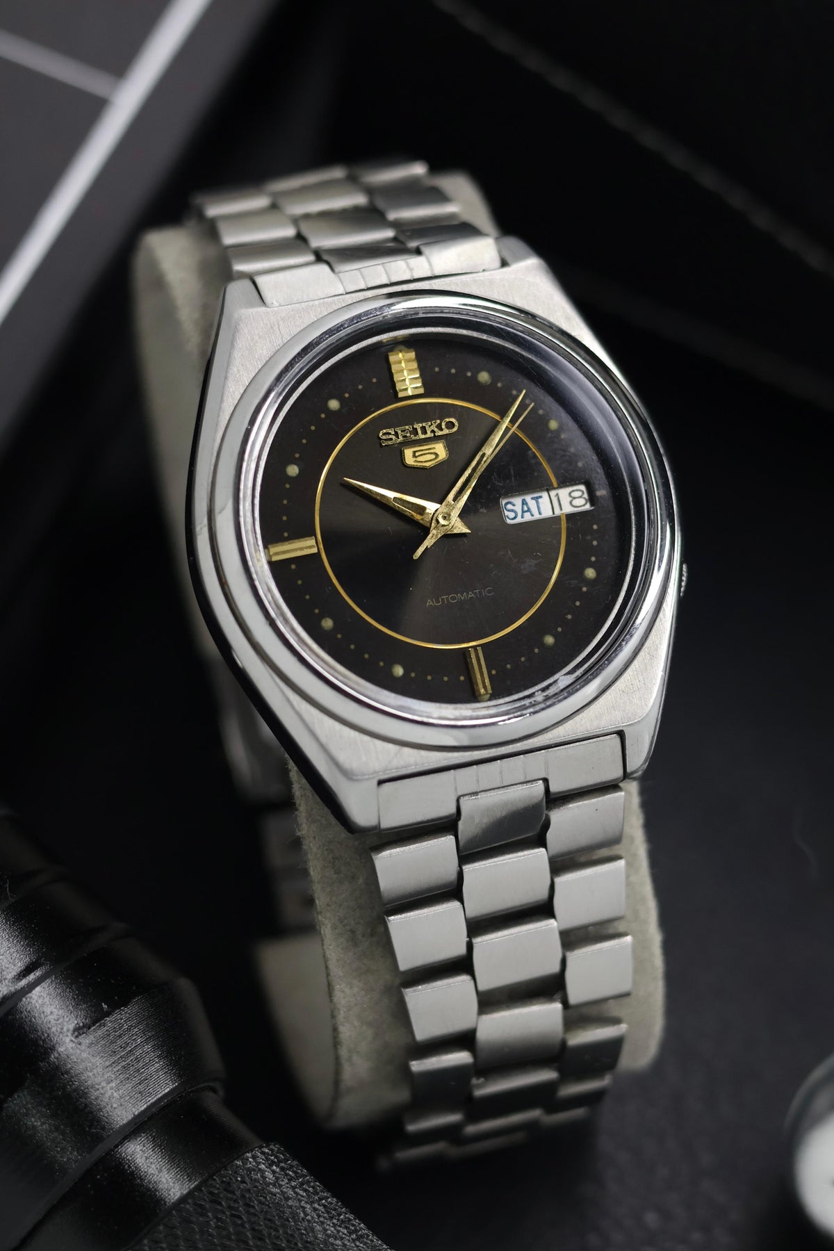 (Super Rare) 1983 Seiko 5 Black Motif Dial - Automatic Vintage Watch (Pre Owned) - SE695