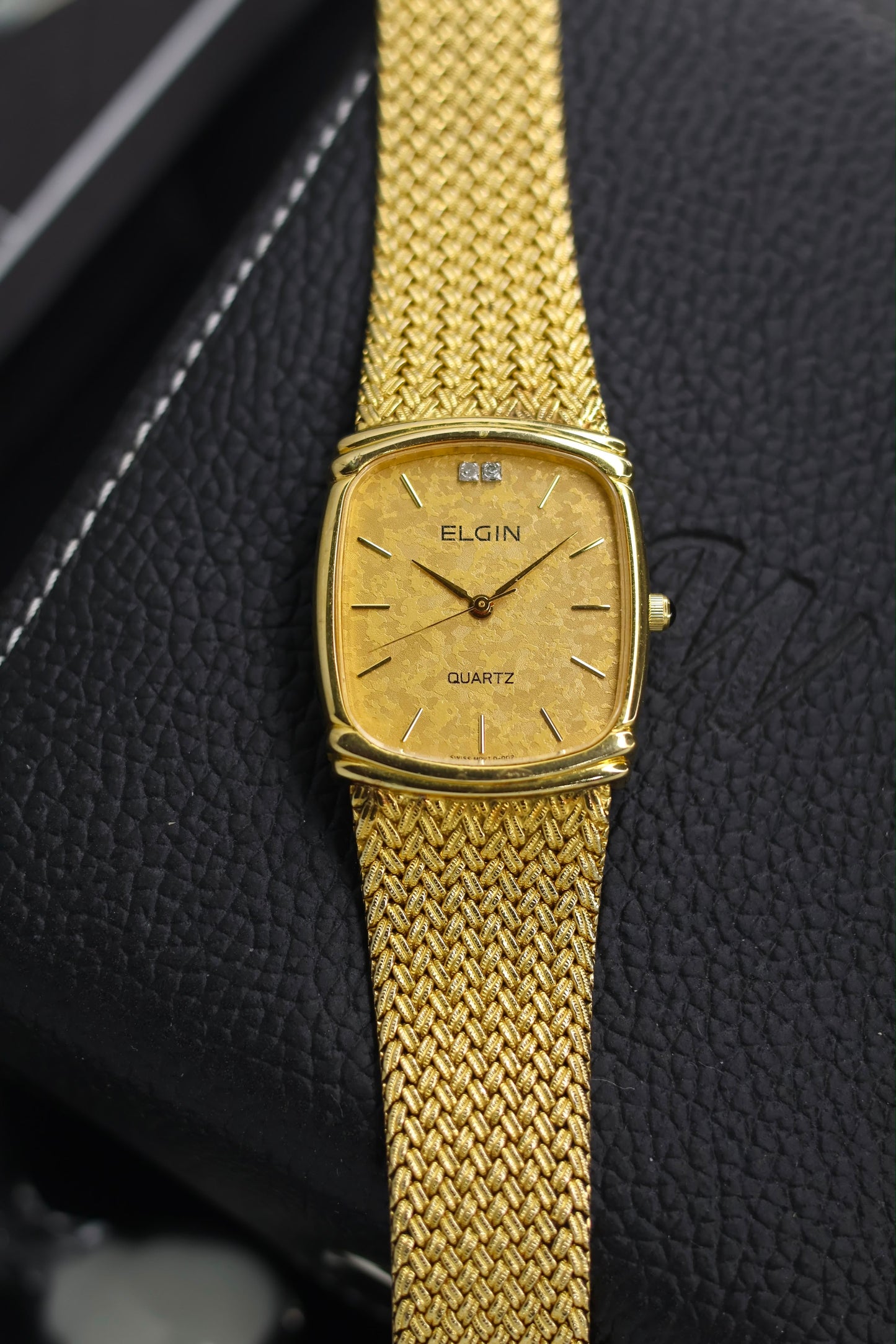 (Extremely Rare) ELGIN Swiss Camo Champagne Dial with Integrated Woven Milanese Bracelet - Swiss Vintage Watch (Pre Owned) - SE805