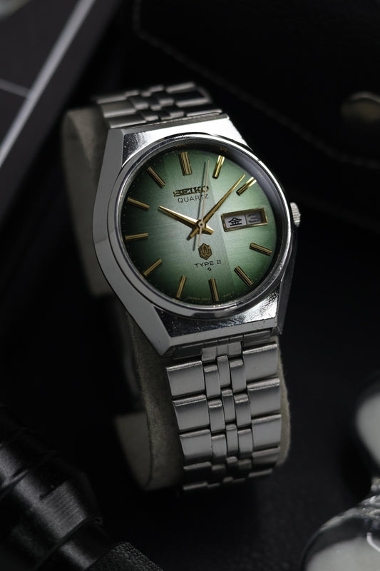 (JDM - ULTRA Rare) 1976 Seiko Quartz Type II Green Prism Dial with Japanese Kanji Date - Quartz Vintage Watch (Pre Owned) - SE682