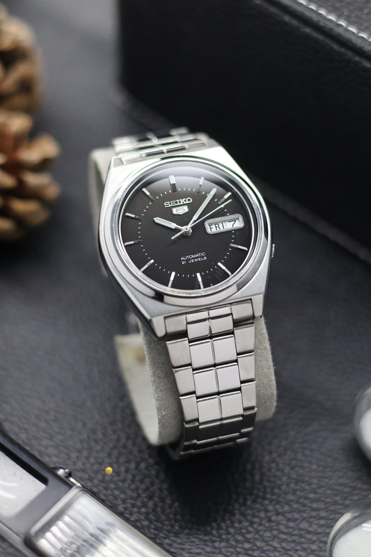 (Super Rare) 2000 Seiko 5 Black Dial - Automatic Vintage Watch (Pre Owned) - SE631