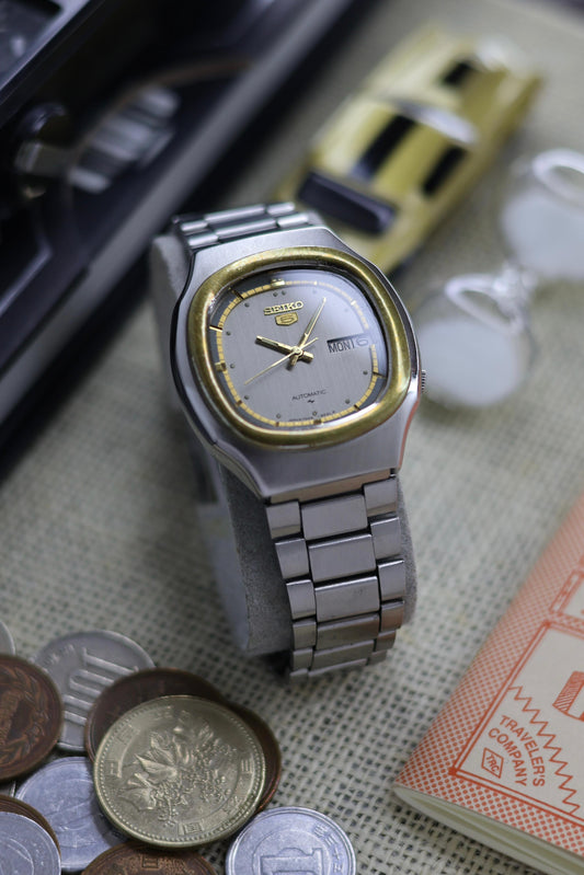 (Super Rare) 1979 Seiko 5 Silver TV Dial - Automatic Vintage Watch (Pre Owned) - SE509