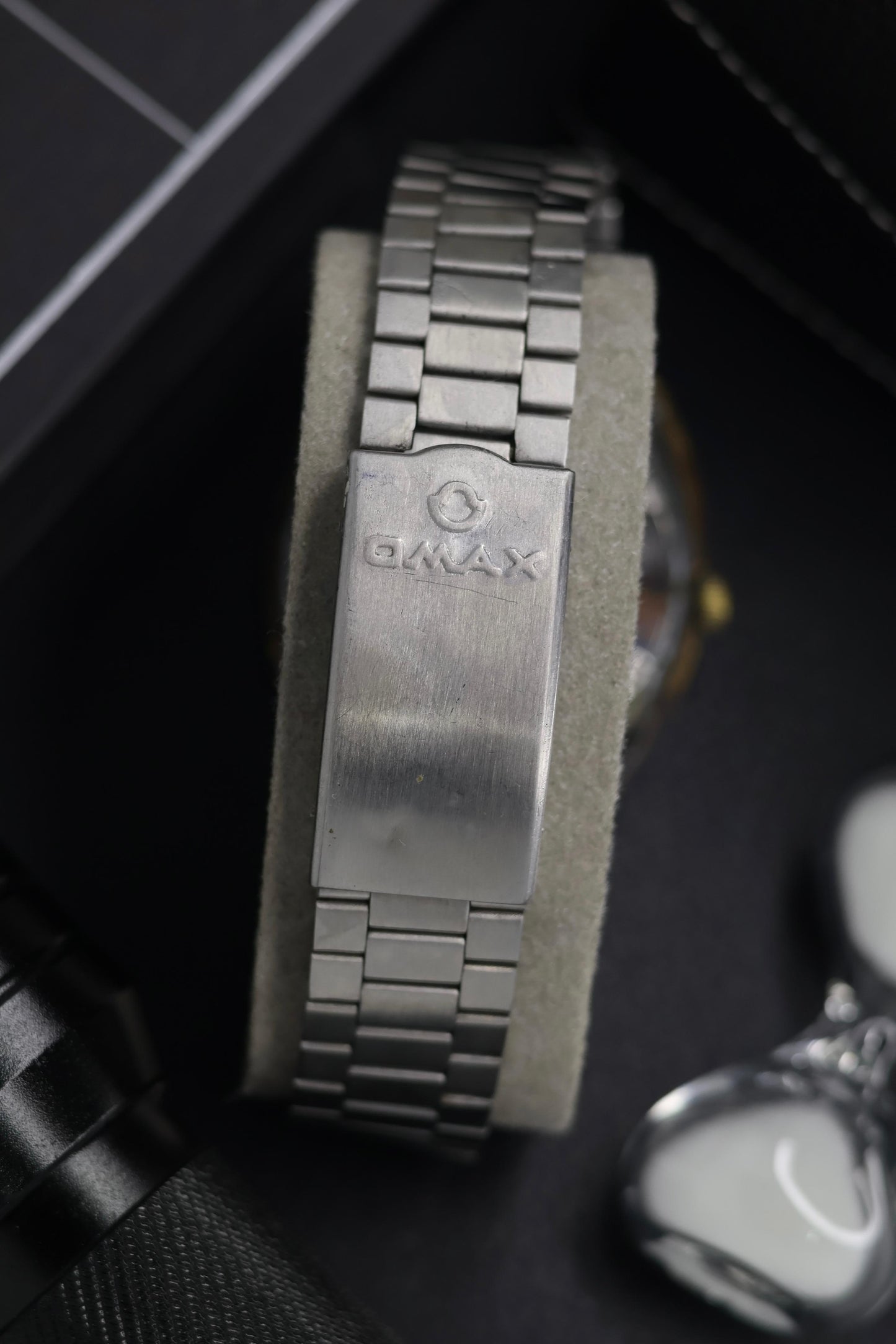(Super Rare) Omax Crystal 25 Jewels Green Dial - Automatic Swiss Vintage Watch (Pre Owned) - SE518