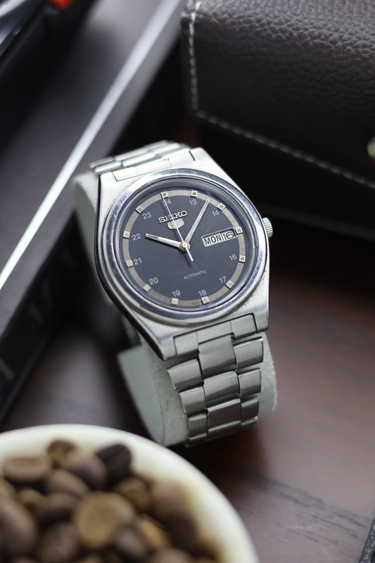 1981 Seiko 5 Black Dial - Automatic Vintage Watch (Pre Owned) - A115