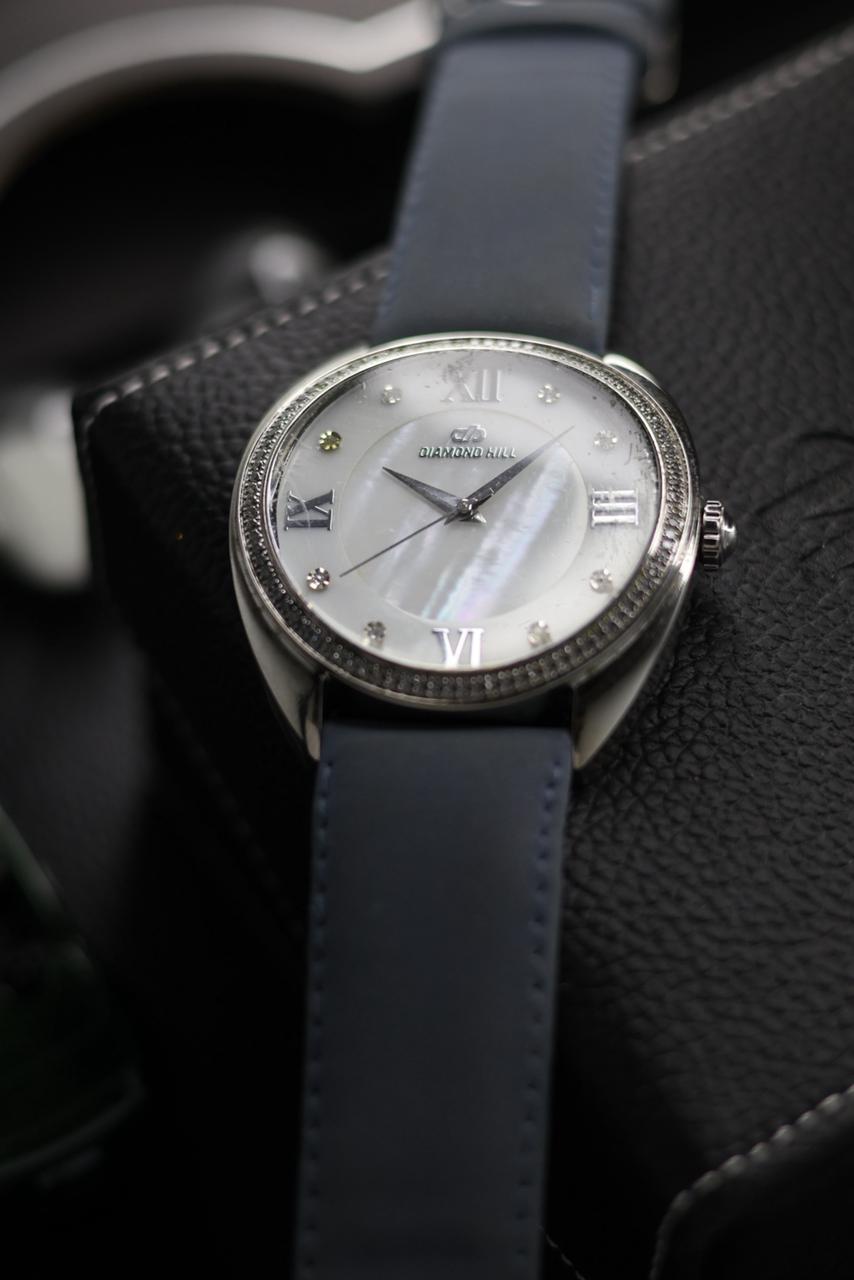 (Super Rare) Diamond Hill Swiss Mother of Pearl Dial  - Quartz Swiss Vintage Watch (Pre Owned) - SE637