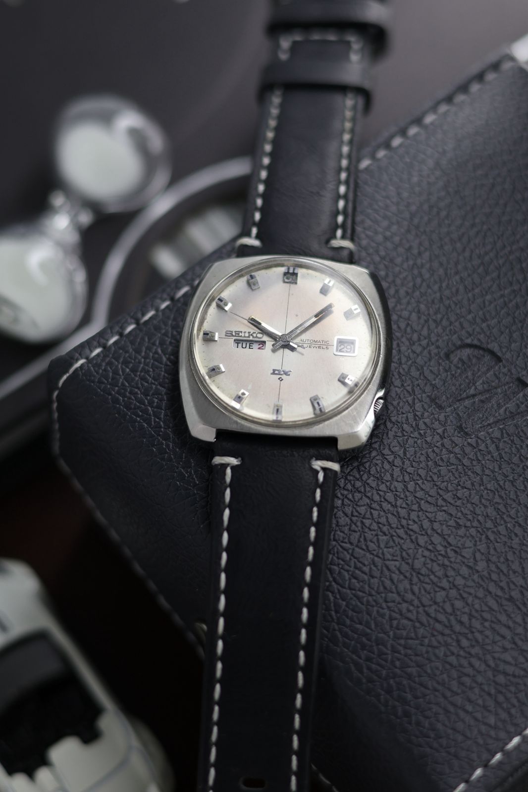 (Extremely Rare) 1968 Seiko SEA LION M330 De Luxe ‘DX’ Silver Dial - Automatic Vintage Watch (Pre Owned) - SE483