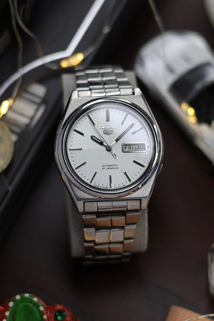 1983 Seiko 5 Silver Sector Dial - Automatic Vintage Watch (Pre Owned) - SE551
