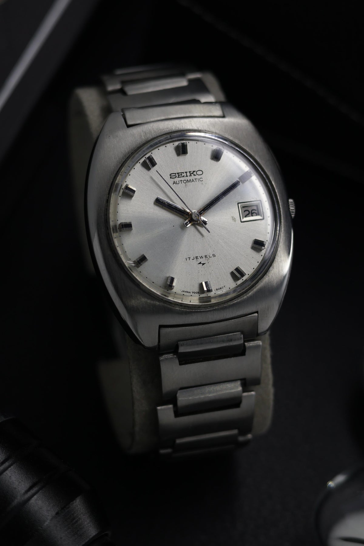 (Extremely Rare) 1974 Seiko 5 Silver Sunray Dial - Automatic Vintage Watch (Pre Owned) - SE715