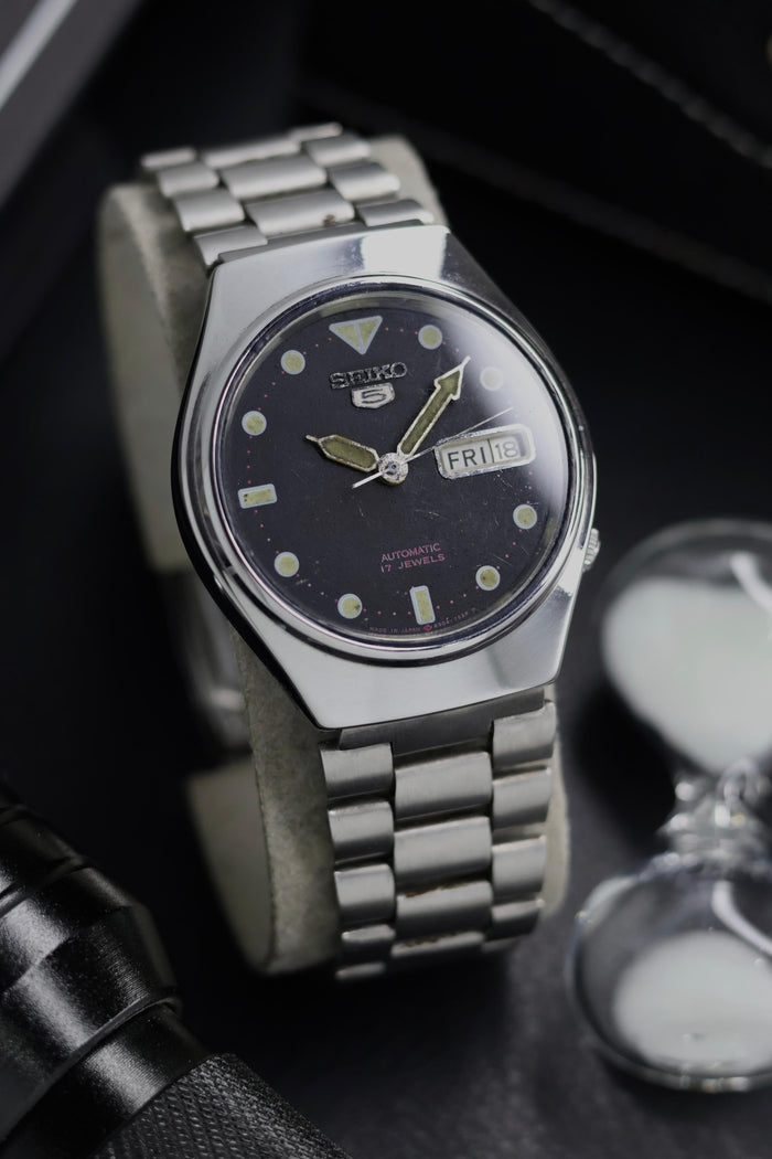 (Super Rare) 1978 Seiko 5 Navy Blue Dial - Automatic Vintage Watch (Pre Owned) - SE525