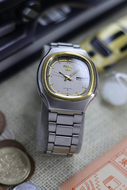 (Super Rare) 1979 Seiko 5 Silver TV Dial - Automatic Vintage Watch (Pre Owned) - SE509