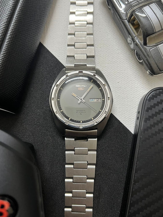 Seiko 5 - Grey Dial (Pre Owned)