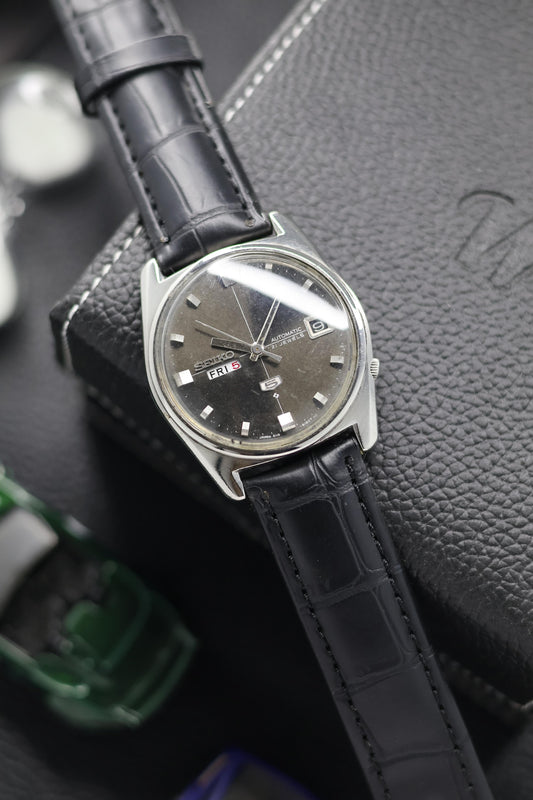 (Super Rare) 1979 Seiko 5 Dark Grey Sunburst Dial - Automatic Vintage Watch (Pre Owned) - SE508