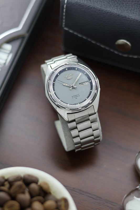 (Super Rare) 1976 Seiko 5 Grey Dial - Automatic Vintage Watch (Pre Owned) - A387