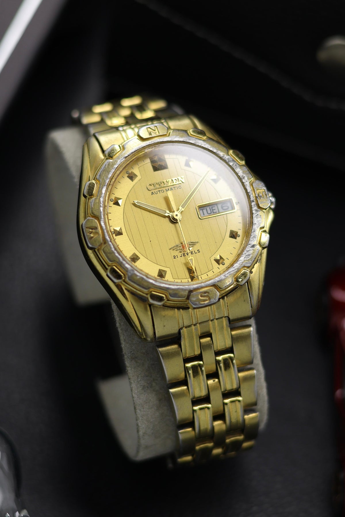 (Super Rare) Citizen Eagle 7 Gold Motif Dial with Glass Back - Automatic Vintage Watch (Pre Owned) - SE551