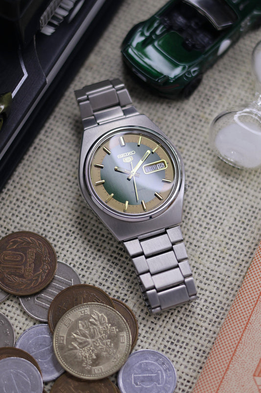 (Super Rare) 1981 Seiko 5 Green Dial - Automatic Vintage Watch (Pre Owned) - SE451