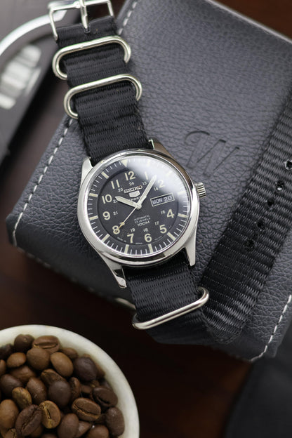 (Super Rare) Seiko 5 Sports 100M Navy Blue Dial with Glass Back - Automatic Vintage Watch (Pre Owned) - A305