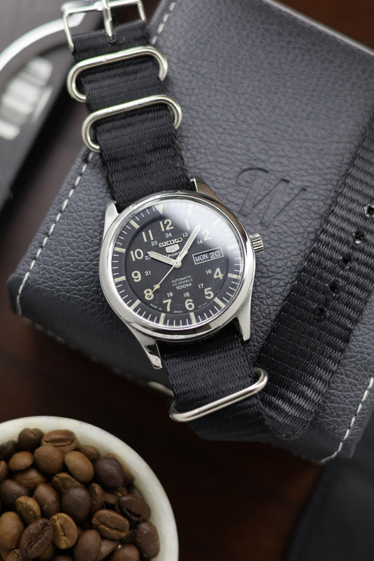 (Super Rare) Seiko 5 Sports 100M Navy Blue Dial with Glass Back - Automatic Vintage Watch (Pre Owned) - A305