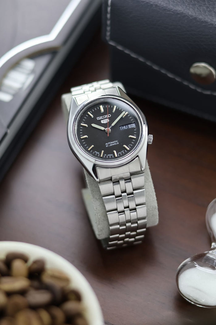 1999 Seiko 5 Black Dial - Automatic Vintage Watch (Pre Owned) - A443