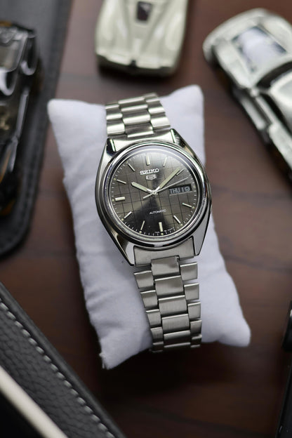 (Super Rare) 1992 Seiko 5 Dark Grey Sunburst Graph Dial (Pre Owned)