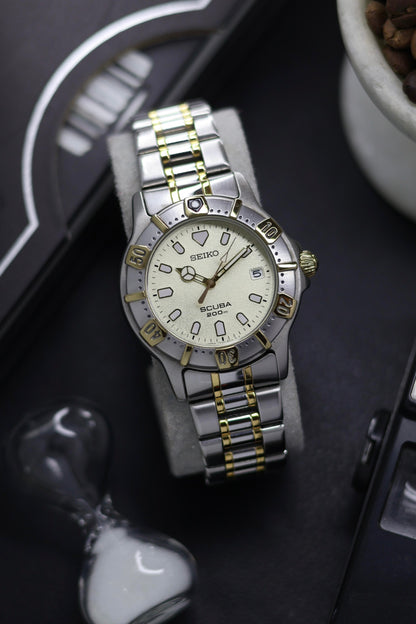 (JDM - Extremely Rare) 1993 Seiko SCUBA 200M Diver Sand Dial - Quartz Vintage Dive Watch (Pre Owned) - SE400