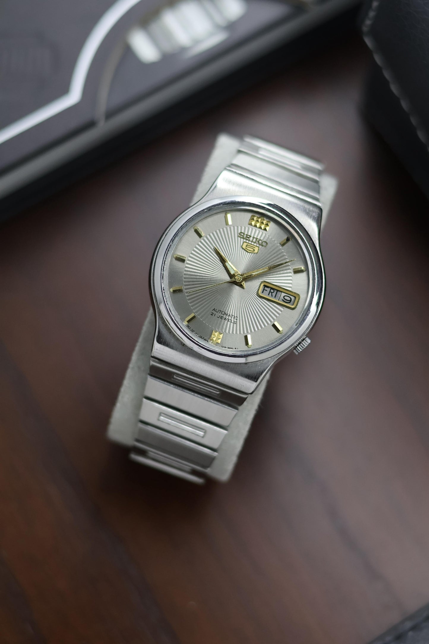1985 Seiko 5 Silver Sunray Dial - Automatic Vintage Watch (Pre Owned) - A386