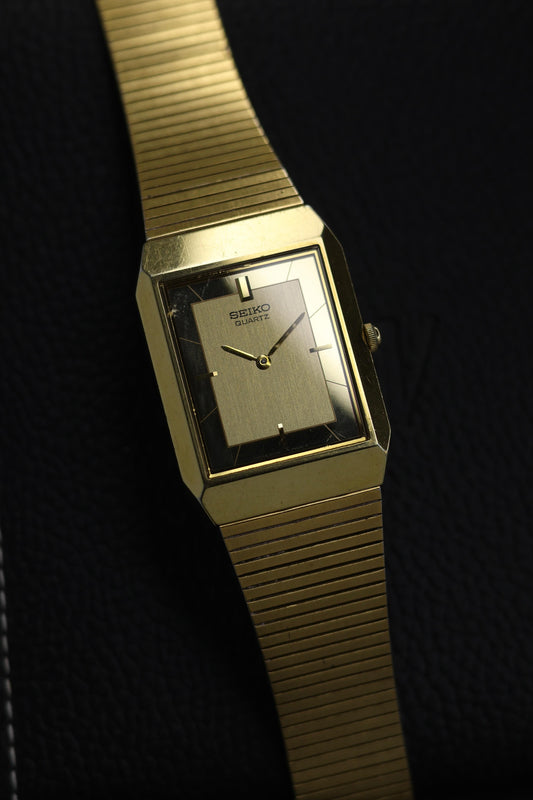 (JDM - Extremely Rare) 1984 Seiko Tank Champagne Mirror Dial Dial - Japanese Vintage Watch (Pre Owned) - SE611
