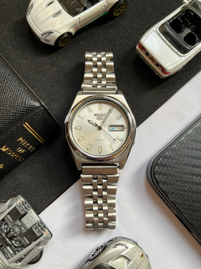 Seiko 5 White Dial with Jubilee Strap (Pre-owned)