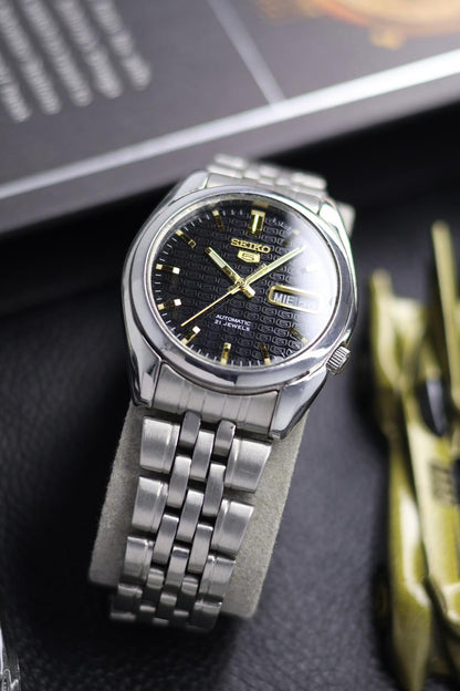 (Super Rare) Seiko 5 SNK Black Dial with Glass Back - Automatic Vintage Watch (Pre Owned) - SE526