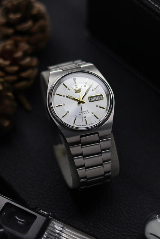(Super Rare) Seiko 5 White Motif Dial with Glass Back - Automatic Vintage Watch (Pre Owned) - SE565