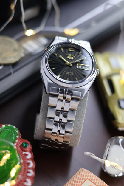 Seiko 5 Black Sunray Dial with Glass Back - Automatic Vintage Watch (Pre Owned) - SE564