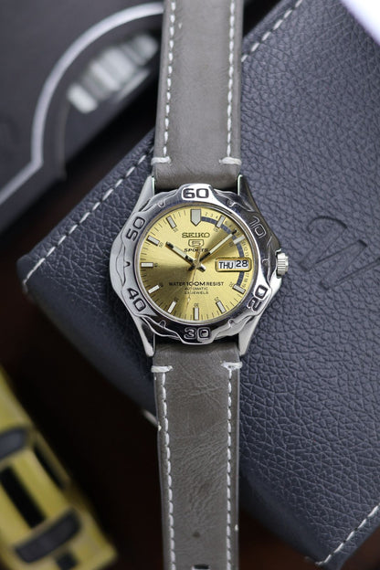 (Super Rare) Seiko 5 Sports Diver 100M Gold Sunray Dial with Glass Back - Automatic Vintage Watch (Pre Owned) - SE482