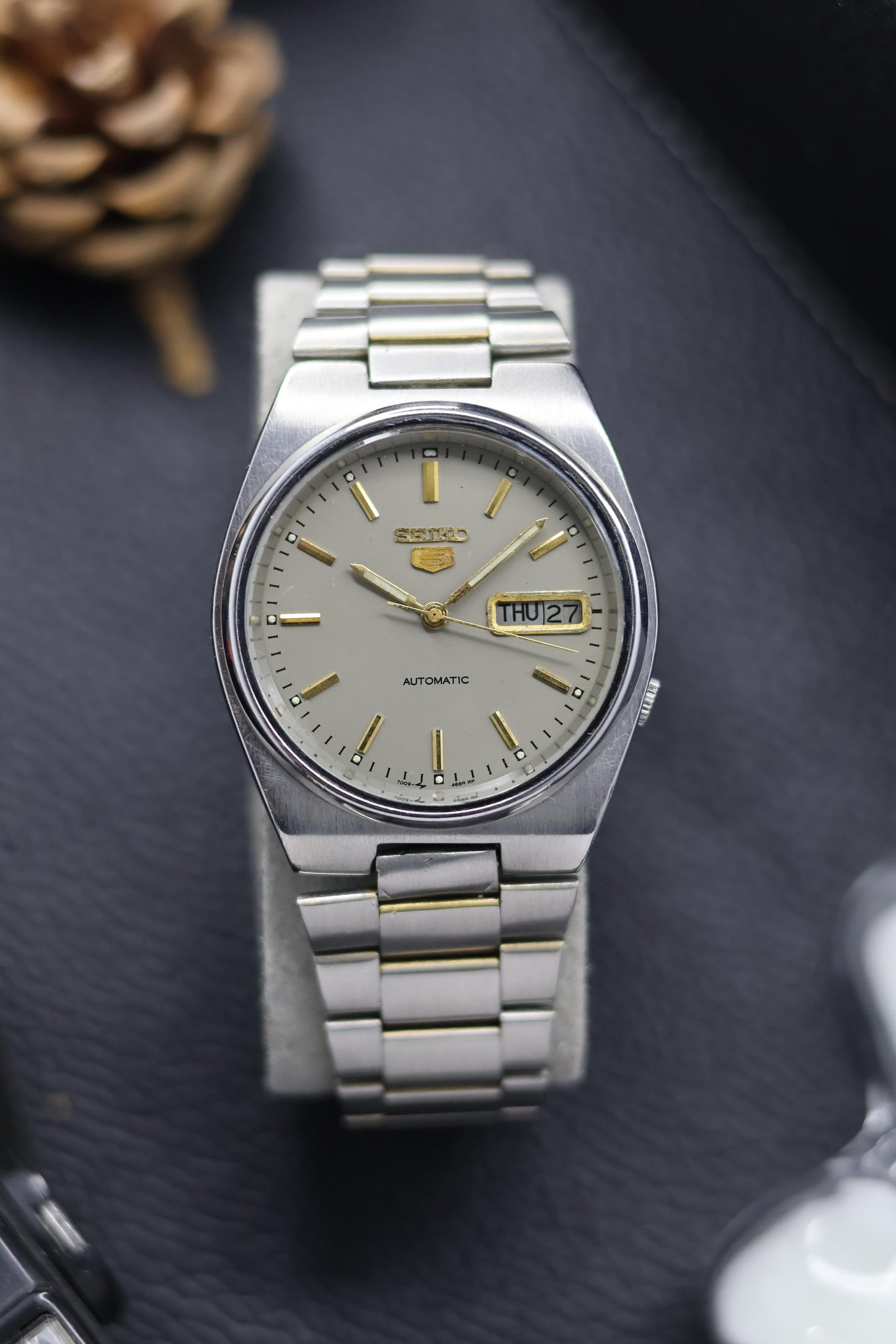 (Super Rare) 1981 Seiko 5 Grey Dial - Automatic Vintage Watch (Pre Owned) - SE651