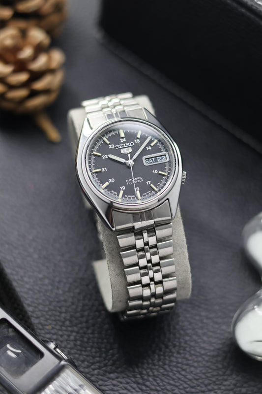 (Super Rare) Seiko 5 Navy Blue Dial with Glass Back - Automatic Vintage Watch (Pre Owned) - SE509