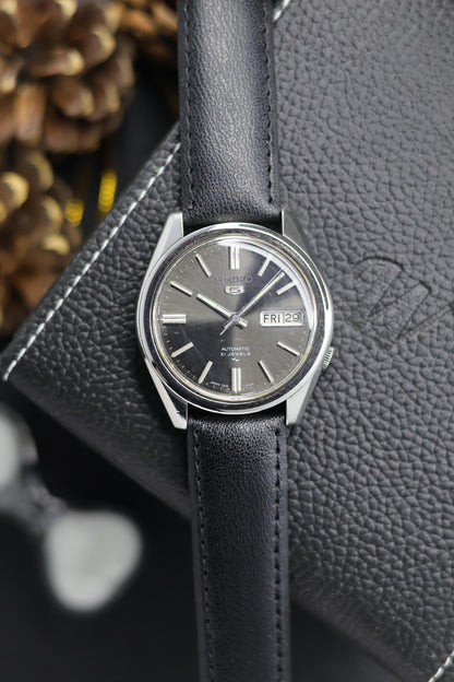 (Super Rare) 1976 Seiko 5 Dark Grey Sunburst Dial - Automatic Vintage Watch (Pre Owned) - SE621