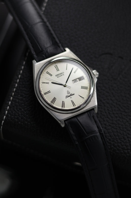 (JDM - Extremely Rare) 1981 Seiko Silverwave Silver Sunray Dial with Japanese Kanji Date - Quartz Vintage Watch (Pre Owned) - SE664