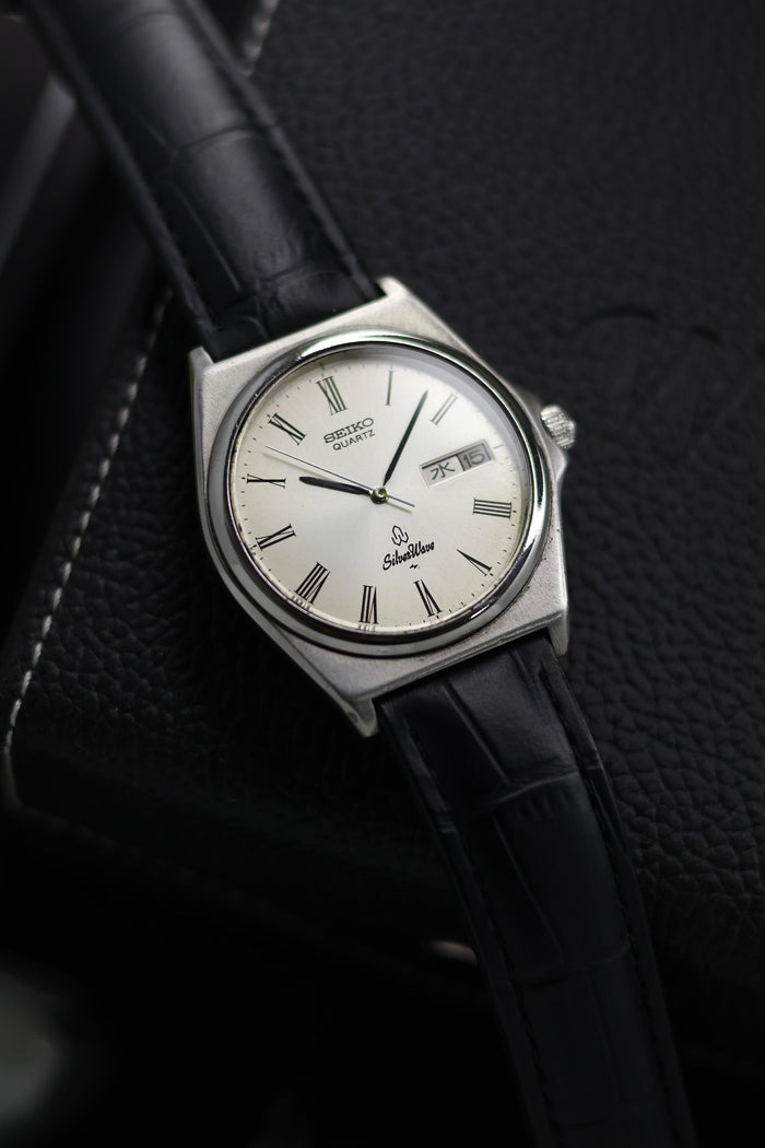 (JDM - Extremely Rare) 1981 Seiko Silverwave Silver Sunray Dial with Japanese Kanji Date - Quartz Vintage Watch (Pre Owned) - SE664