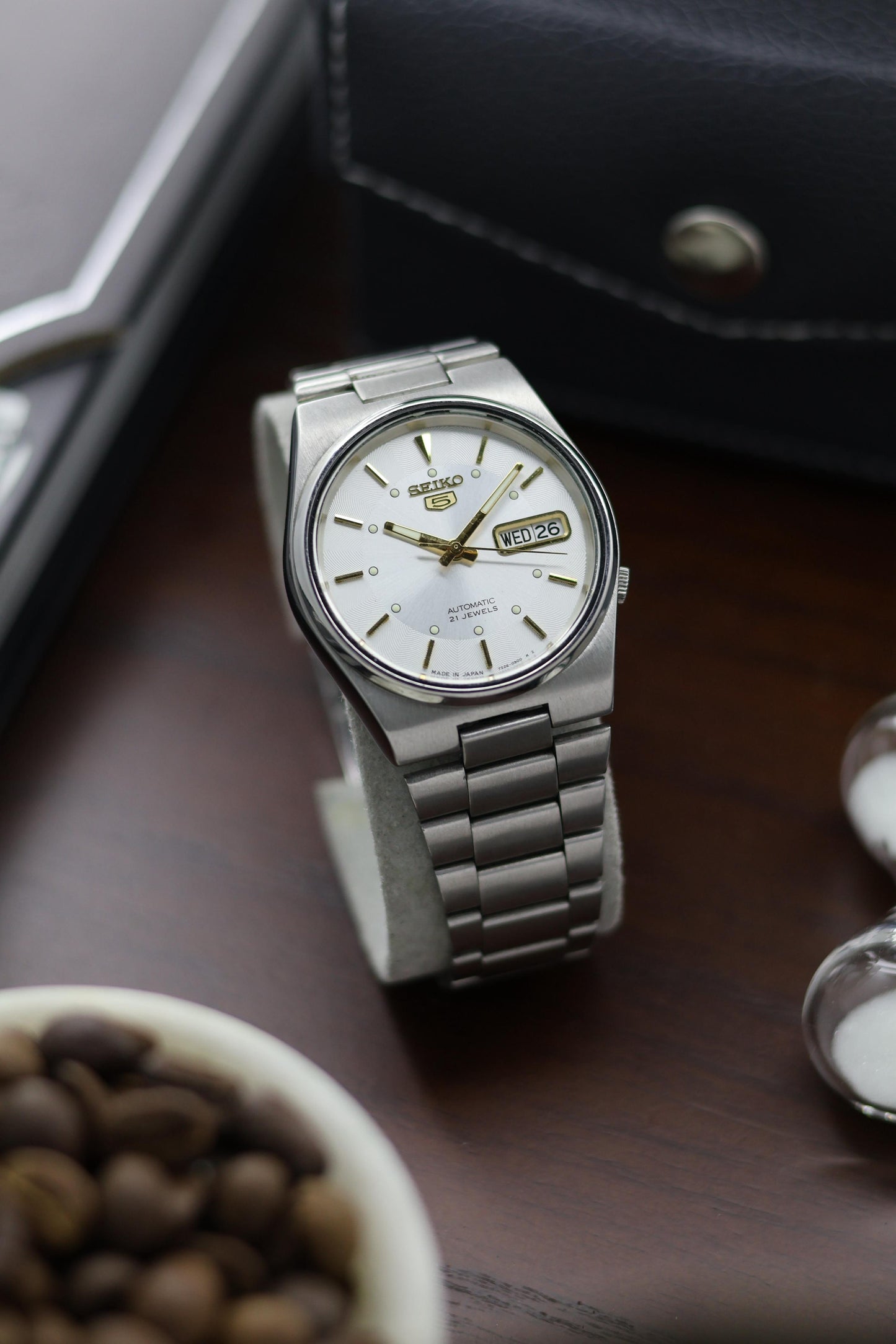 Seiko 5 White Motif Dial with Glass Back - Automatic Vintage Watch (Pre Owned) - A360