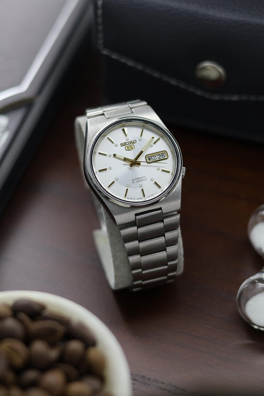 Seiko 5 White Motif Dial with Glass Back - Automatic Vintage Watch (Pre Owned) - A360