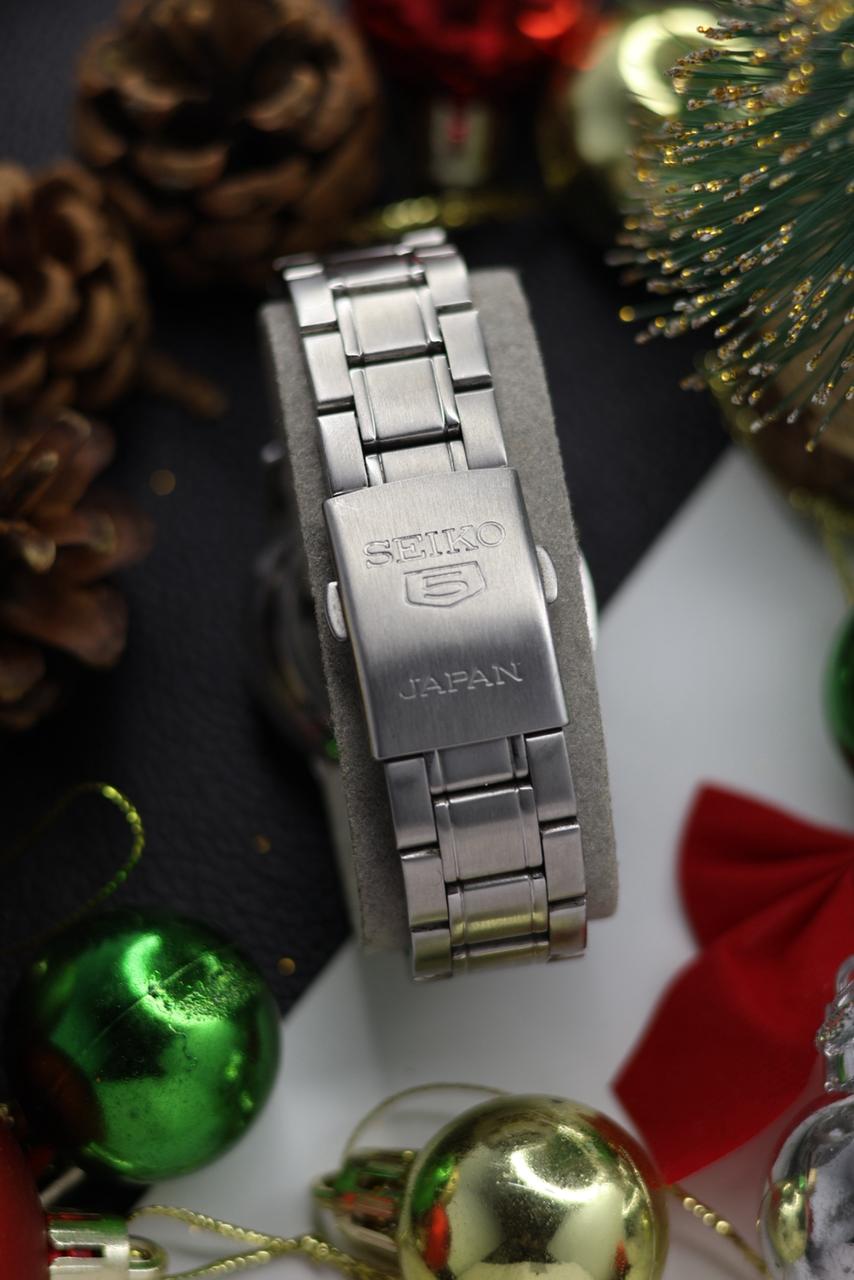 (Super Rare) Seiko 5 Black Field Dial with Glass Back - Automatic Vintage Watch (Pre Owned) - SE527